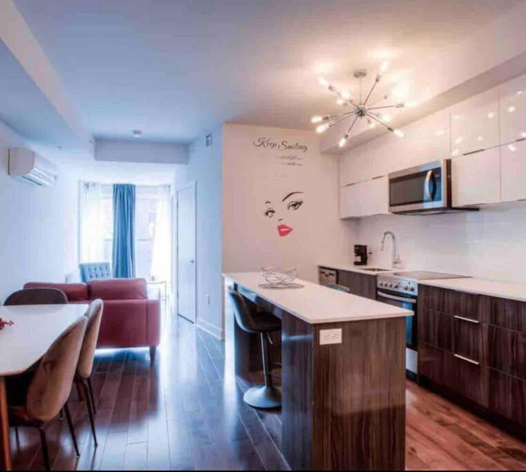 2 Bedroom Condo In The Heart Of The City 몬트리올 외부 사진