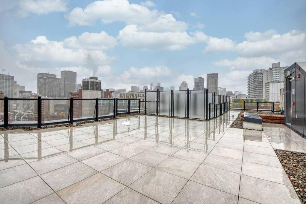 2 Bedroom Condo In The Heart Of The City 몬트리올 외부 사진