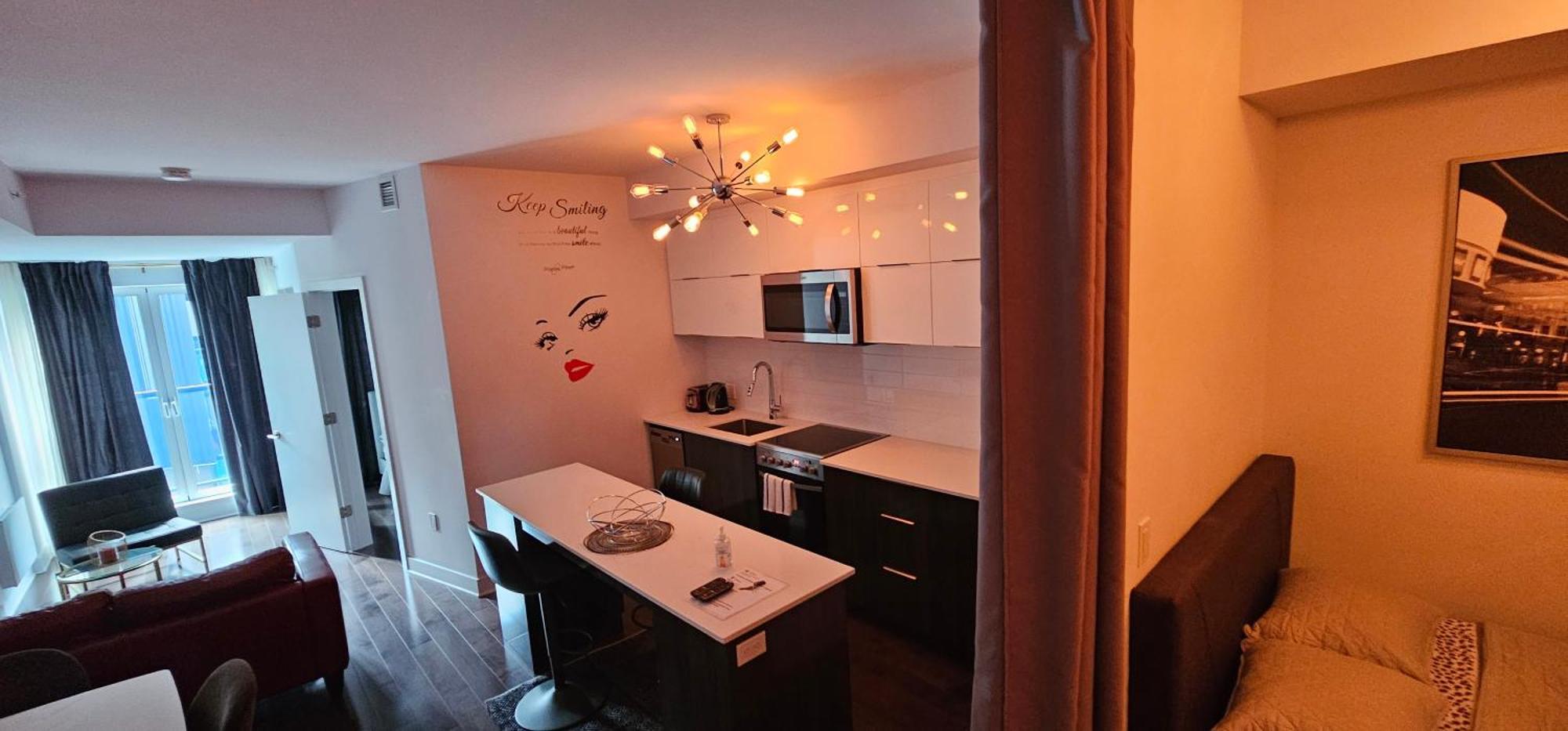 2 Bedroom Condo In The Heart Of The City 몬트리올 외부 사진