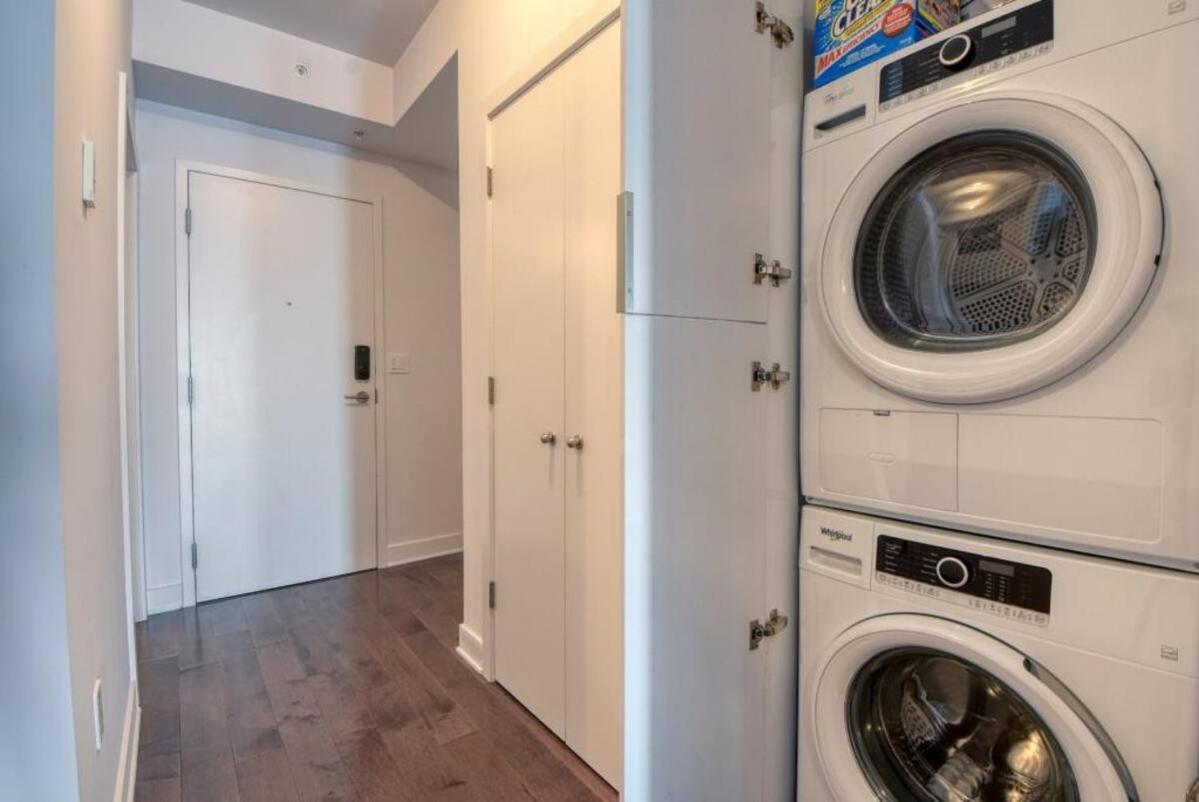 2 Bedroom Condo In The Heart Of The City 몬트리올 외부 사진